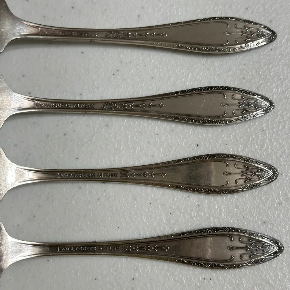 8 Wm. A. Rogers A1 Plus Mystic Coronet Silverplate Salad Forks Flatware Vintage‎